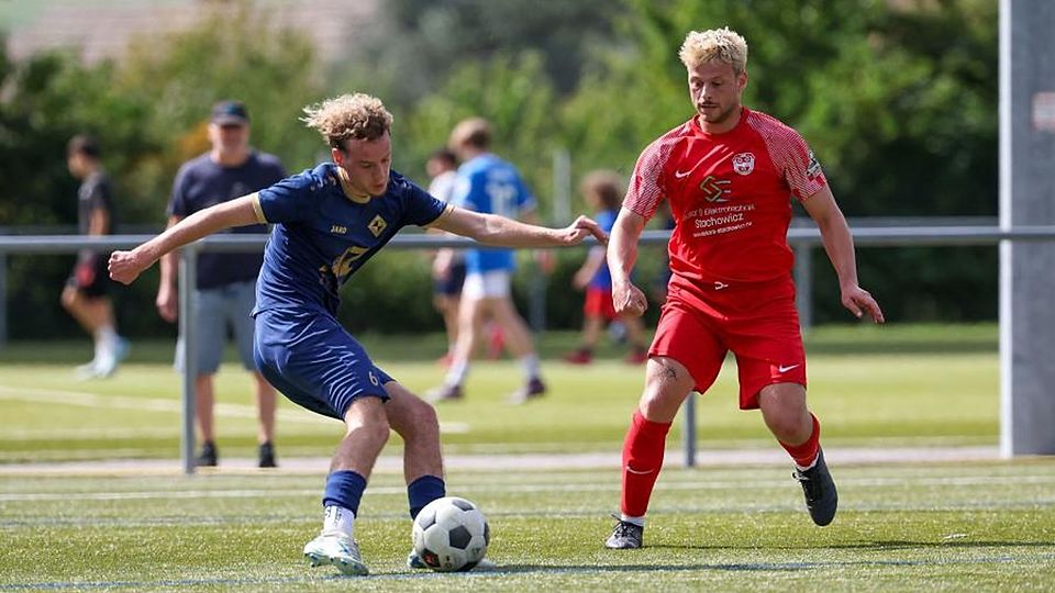 Einen intensiven Schlagabtausch haben sich in der Kreisliga A der VfL Michelstadt (links Luca Adrian) und die SG Nieder-Kainsbach (Noah Wolf) geliefert. Am Ende hieß es 3:3.	Foto: Joaquim Ferreira