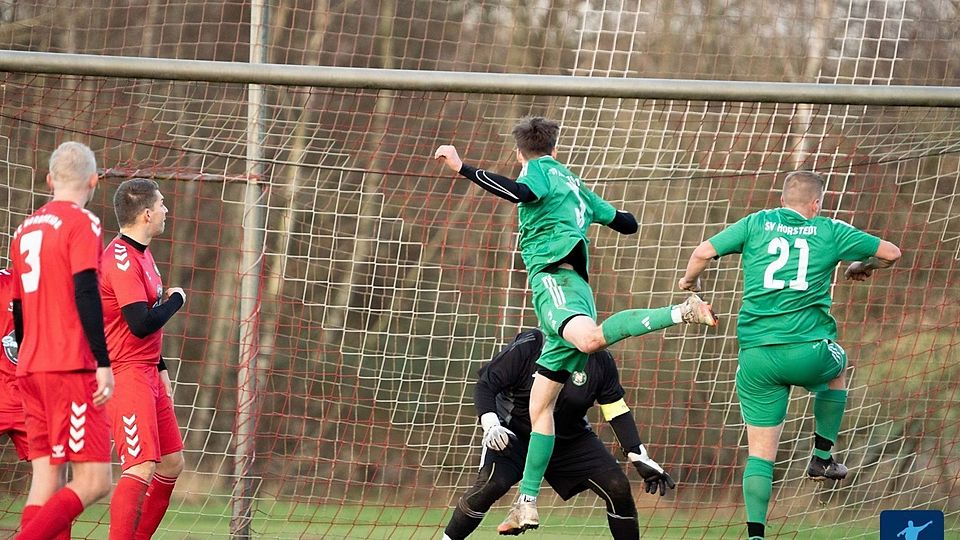 Über die Leistung des SV Horstedt (grüne Trikots) in dieser Saison kann die Liga nur staunen