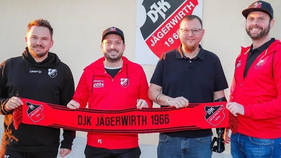 Philipp Sackmann (zweiter von links) hält der DJK Jägerwirth die Treue 