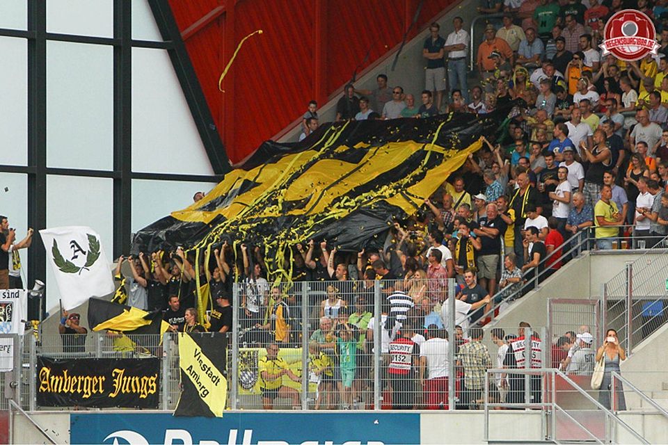 De Fans müssen sich noch gedulden: Das für Samstag angesetzte Regionalliga-Derby des FC Amberg gegen den SSV Jahn wurde abgesagt. F: Webel