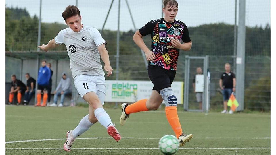 Robin Heilmann (links) und der TSV Günterfürst II feiern einen deutlichen 5:0-Sieg.	Archivfoto: Herbert Krämer