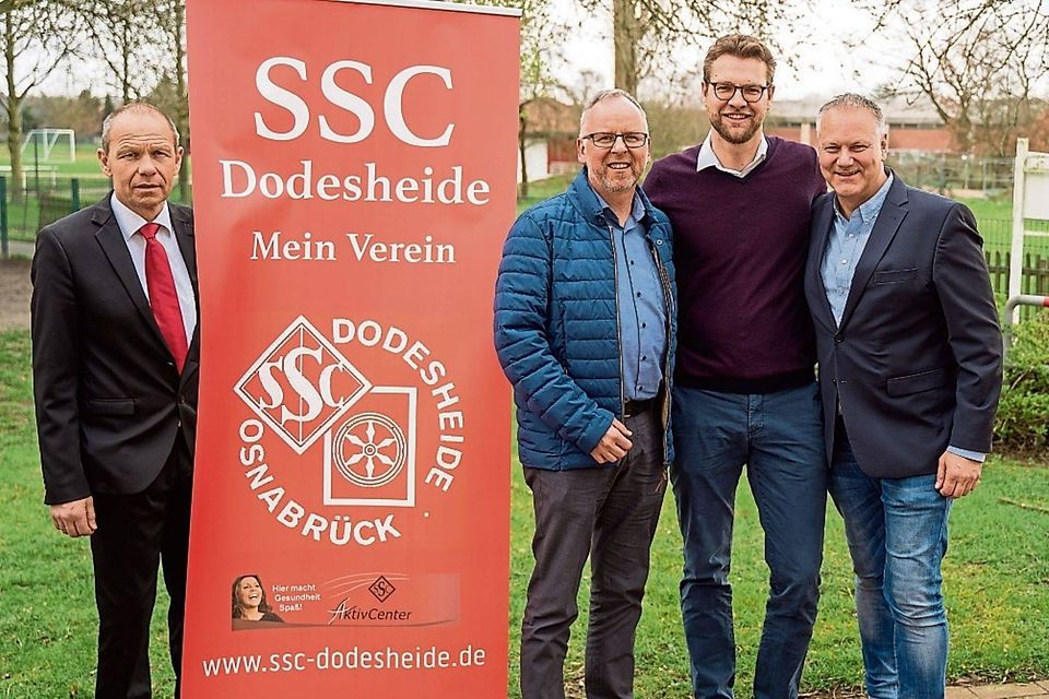 Für sein Engagement wurde Werner Wittenbrock (2. von links) vom SSC-Vorstand um Volker Böß (links), Tobias Schimmöller (2. v. r.) und Guido Gottwald geehrt.
