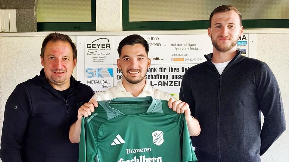 Von links nach rechts: 1. Vorstand Stefan Winter, Eduard Olariu, Spielertrainer Julian Liebenow