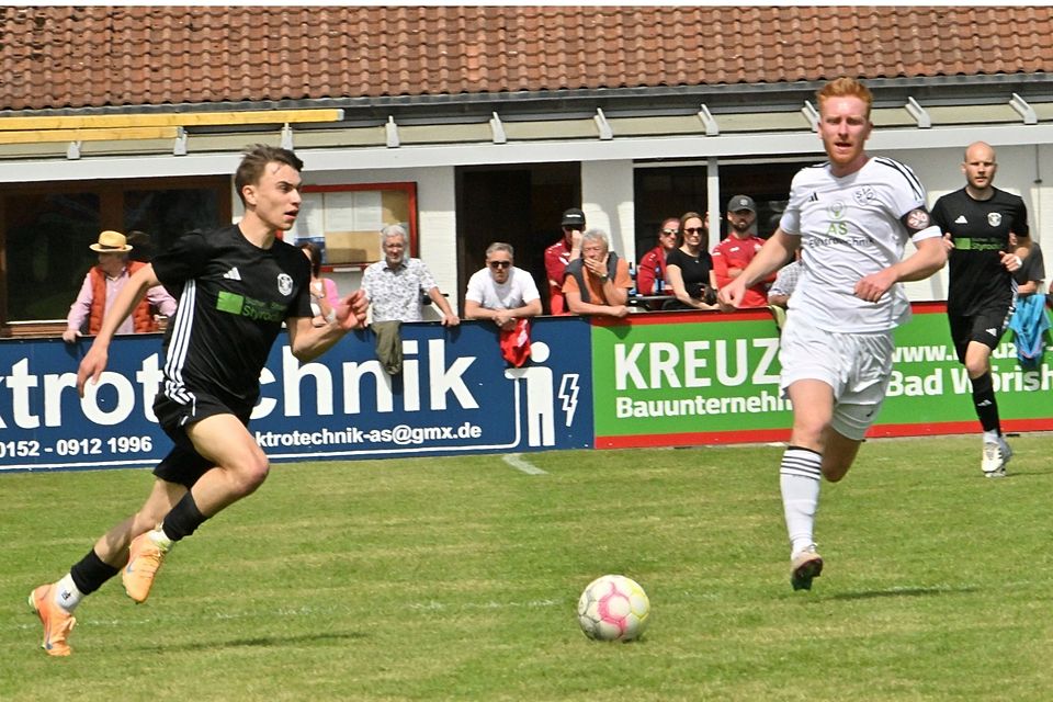 Bastian Dillinger (links) erzielte das Kauferinger Tor in Germaringen, am Ende gab es für den VfL einen Punkt.