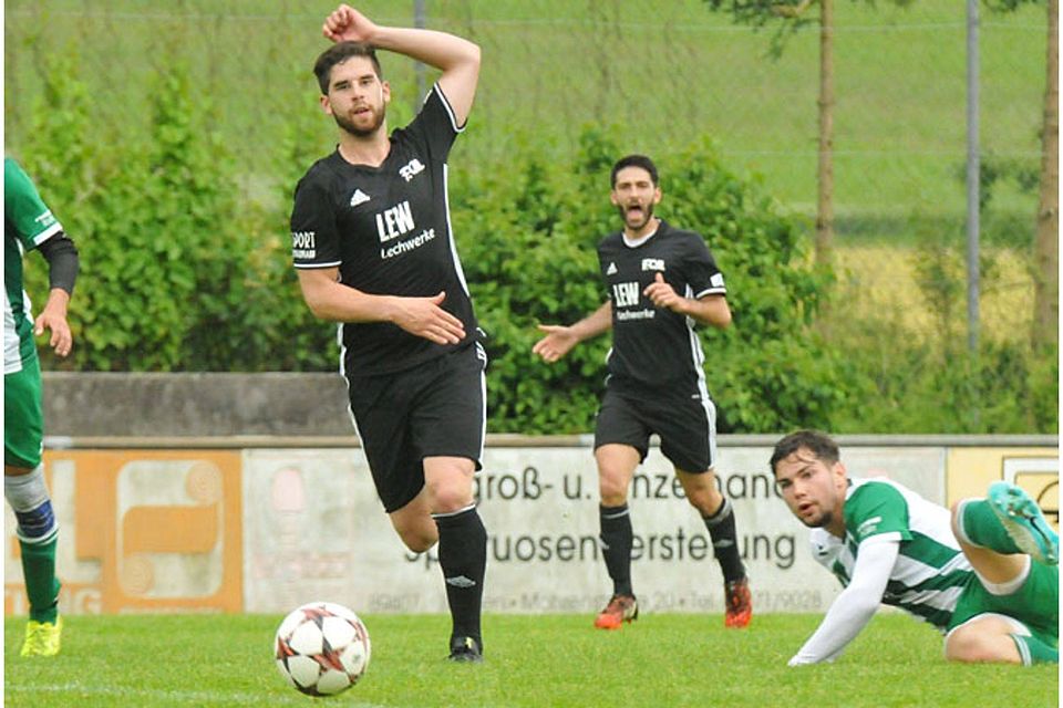 Stefan Schimmer stellt auch im neuen Trikot des FC Memmingen sein Treffsicherheit unter Beweis.    F.: Walter Brugger