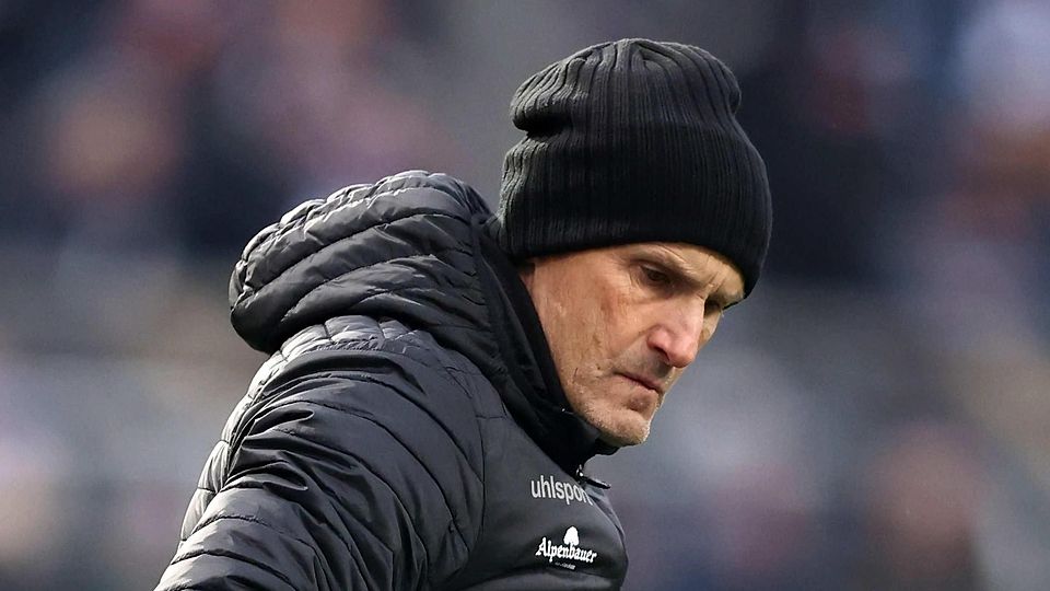 Die Blicke gehen nach unten: Hachings Trainer Heiko Herrlich. Bleibt er auch im Abstiegsfall?