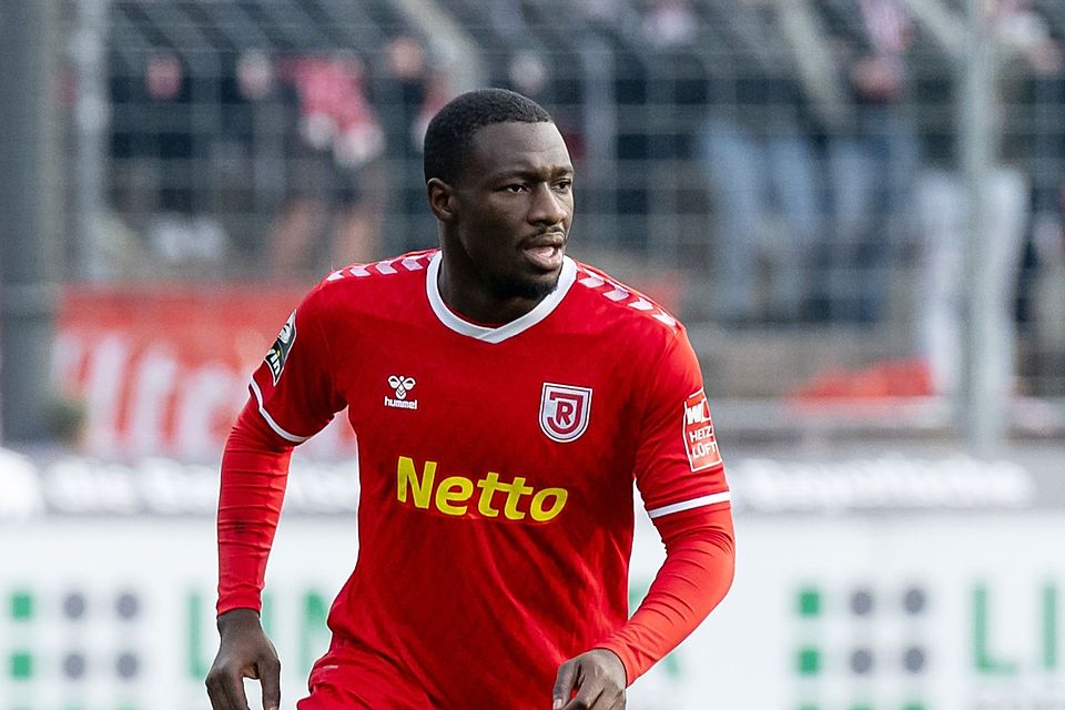 Agyemang Diawusie vom SSV Jahn wurde nur 25 Jahre alt.