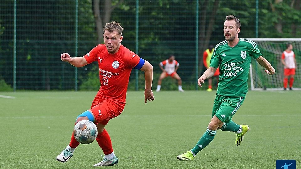 Ex-Kapitän Jannik Tipkemper (l.) läuft ab Sommer wieder für den Hombrucher SV auf.