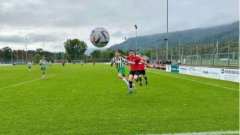 Den Ball im Fokus - Spannung in allen Tabellenbereichen der 2. Liga, Gruppe 1.