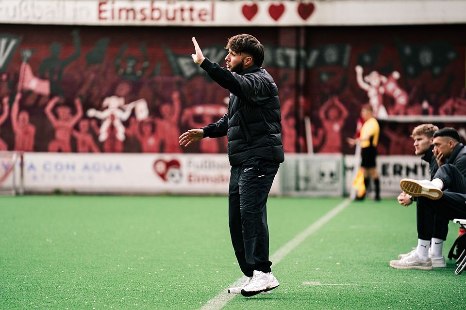 ETV-U17-Trainer Mikail Gök.