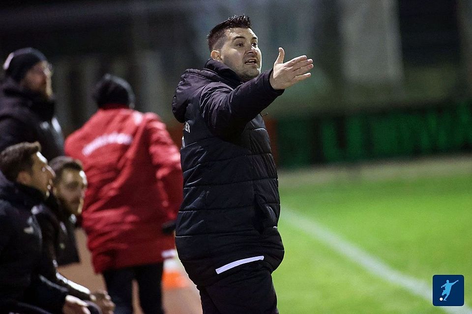 Schwierige Aufgabe: Nicht zu beneiden ist Türkgücüs Cheftrainer Alper Kayabunar. Nach dem Winter gab`s noch keinen Sieg. Schwierige Aufgabe: Nicht zu beneiden ist Türkgücüs Cheftrainer Alper Kayabunar. Nach dem Winter gab`s noch keinen Sieg.