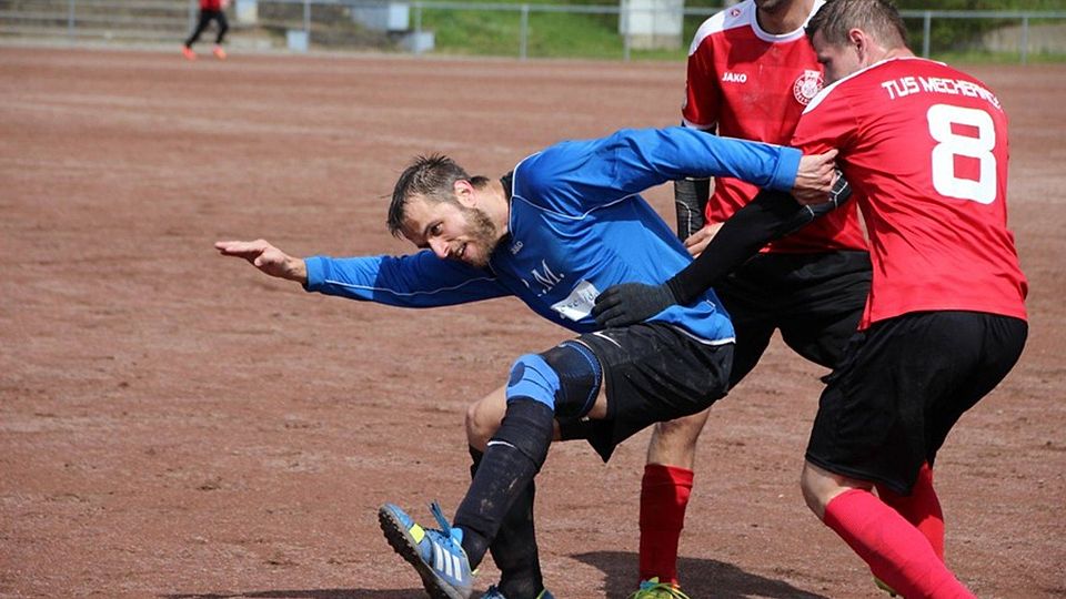 F: Bartsch Umkämpftes Spiel in Mechernich wo am Ende ein Tor zu Sieg gegen Feytal/Weyer II reichte