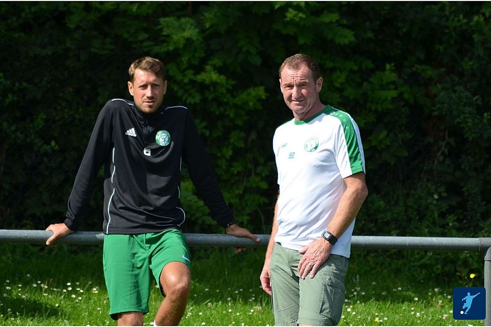 Daniel Kuss (l.) und Jupp Kämmerling haben als Trainer der SG Neffeltal ihren ersten Saisonsieg gefeiert.