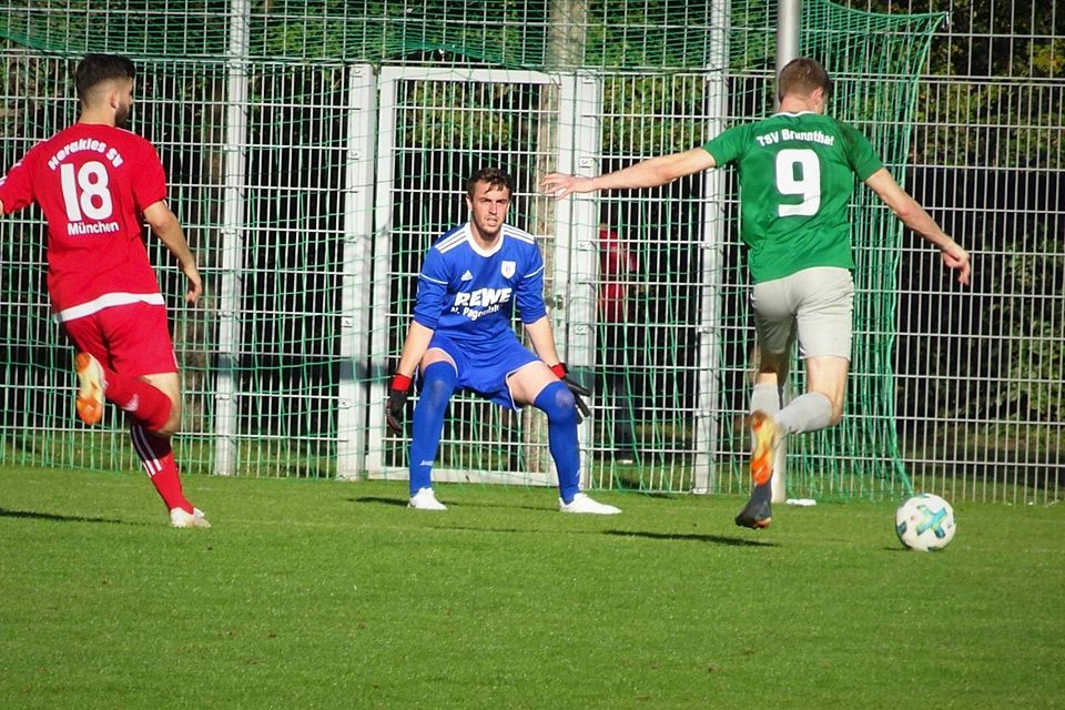 Kannte am Sonntag keine Gnade: Brunnthals Torjäger Fabian Porr auf dem Weg zu einem seiner sechs Kisten beim Auswärtssieg gegen Herakles.