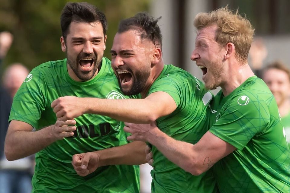 Schon nach dem 4:3 durch Samet Arslan (Mitte) kannte der Jubel bei den Furtwanger Spielern keine Grenzen. 