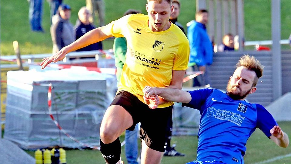 Schnelle Führung: Münsings Goalgetter Hans Zachenbacher (li.) erzielt in sechs Minuten zwei Tore.  or/A