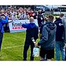 Titelverteidiger VFL Kloster Osede bei Pokalübergabe