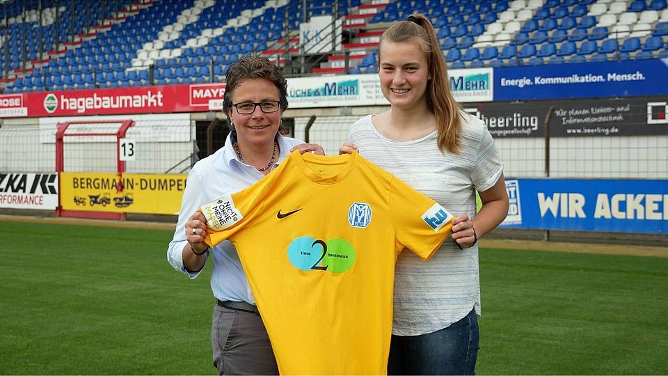 Als Leistungsträgerin stellte Meppens Sportliche Leiterin Maria Reisinger die neue Torfrau Kari Närdemann vor. Sie spielte  bei SGS Essen, war aber zuletzt in den USA aktiv. 