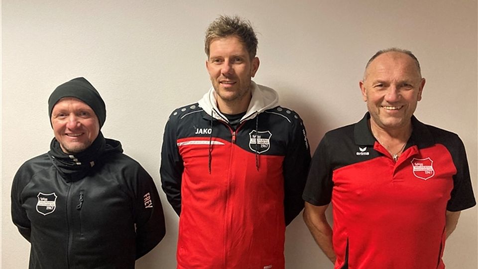 WiWa-Coach Irek Kotula (links) und 2. Sportlicher Leiter Werner Ranzinger (rechts) holten Christian Ranzinger (Mitte) zurück.