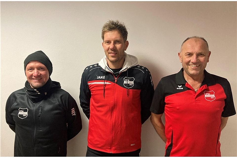 WiWa-Coach Irek Kotula (links) und 2. Sportlicher Leiter Werner Ranzinger (rechts) holten Christian Ranzinger (Mitte) zurück.