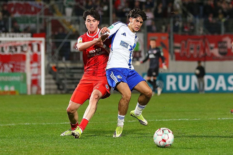 Schalke II spielt um 15 Uhr. 