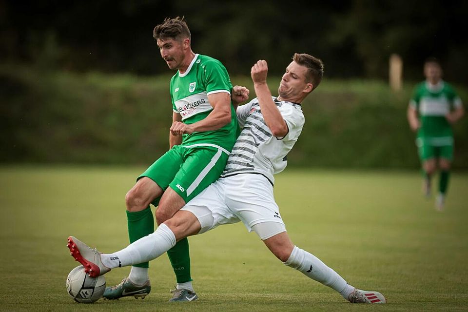 Willensstark: Georg Kutter (l.) und der TSV Murnau kämpfen bis zur letzten Minute und sichern sich dank der richtigen Einstellung den Auswärtserfolg.