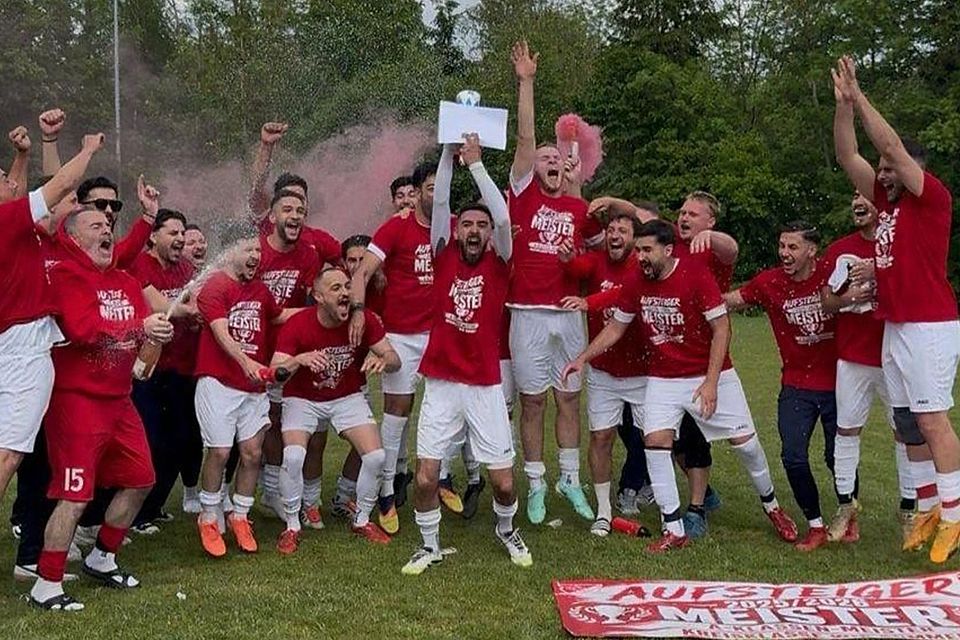 Pyro und Champagner? Die Jungs in Birkenhof wissen wie man feiert! Pyro und Champagner? Die Jungs in Birkenhof wissen wie man feiert!