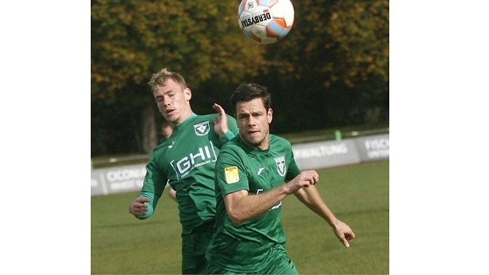 Abwehrchef Matthias Henn (vorne), hier mit Teamkollege Johannes Hofmann, wird den Teutonen aus Watzenborn-Steinberg nach einem Muskelbündelriss vier bis sechs Wochen nicht zur Verfügung stehen. 	Foto: Ben