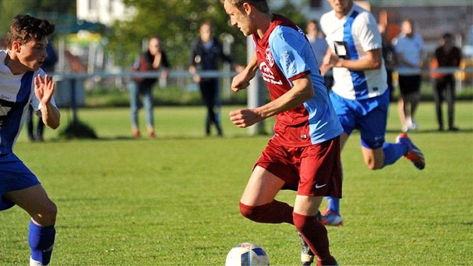 Das Spiel des SV Holzheim nach vorne treiben möchte der neue Spielertrainer Rainer Grimminger.	F.: Karl Aumiller