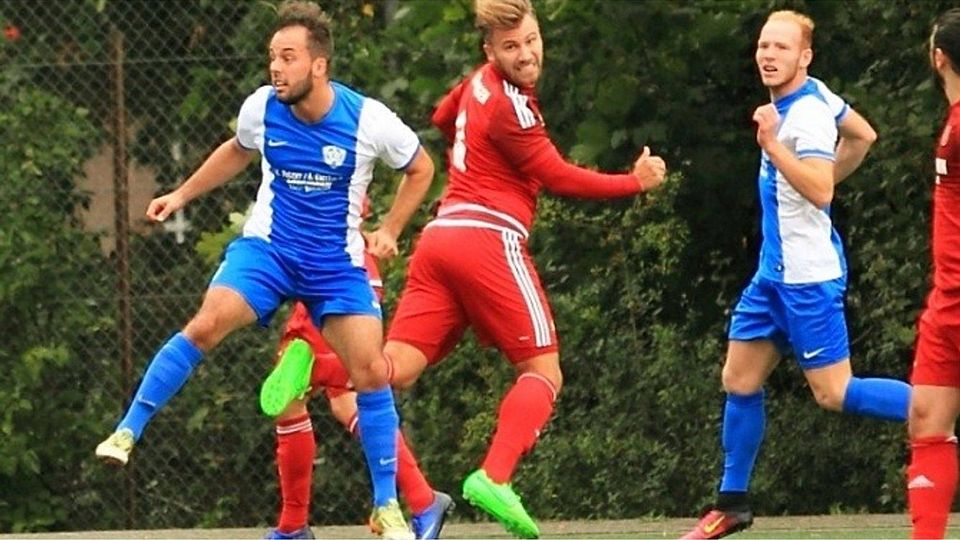 Kommende Saison bei der Fortuna wieder vereint: Peter Staegemann (blaues Trikot, links) und Jonathan Trost. Archivfoto: Wolff