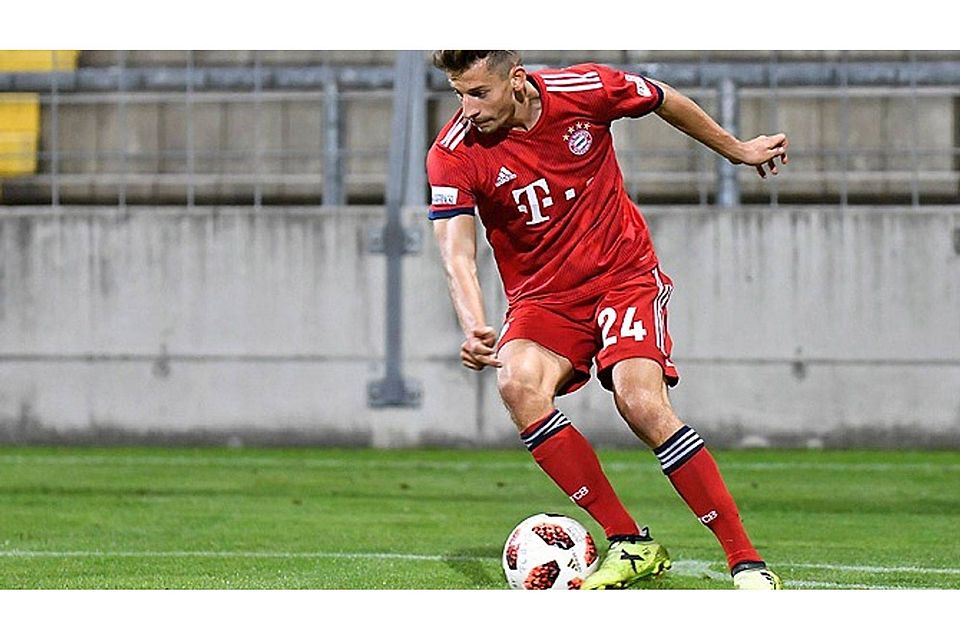 Alexander Nollenberger trägt seit diesem Jahr das rote Trikot des FC Bayern München II. Davor kickte er für den FV Illertissen, zu dem er am Samstag mit seinem neuen Team zurückkehrt. Allerdings ist er derzeit verletzt.  Foto: imago/foto2press