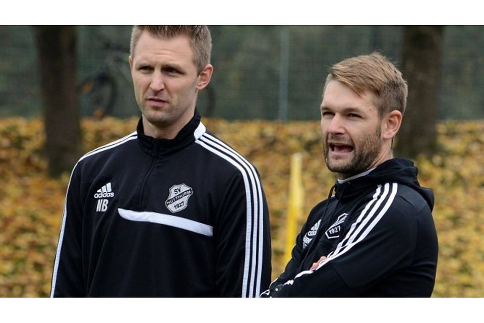 Die beiden Hutthurmer Übungsleiter Benjamin Neunteufel (li.) und Dominik Schwarz sehnen die Winterpause herbei F: Meier