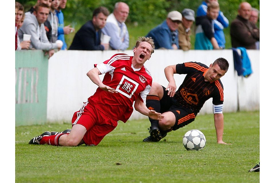 Die Wege des BSC Bayreuth-Saas (rechts: Tobias Dachsbacher) und des TSV Kirchenlaibach (Gregor Opfermann) haben sich kürzlich in der Relegation gekreuzt. Beide Teams treffen nun eine Klasse tiefer erneut aufeinander.F: Kolb