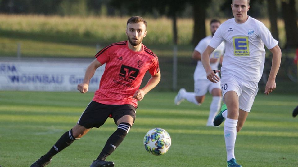 Nikolaos Mangasaros (l.) hofft beim FC Unterföhring auf mehr Einsatzzeit.