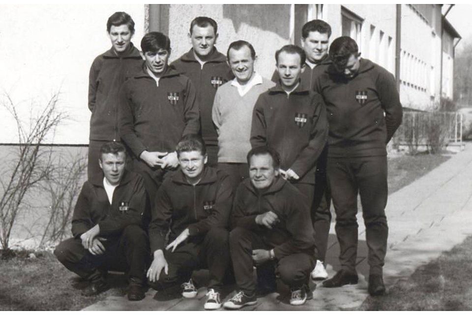 Schiedsrichter-Lehrgang an der WFV-Sportschule in Ruit im Jahr 1966: Dabei waren unter anderem (hinten v. links) Willibald Dreher, Siegfried Hummel und Siegfried Schick. Vorne rechts ist Karl Huber aus Griesingen zu sehen.