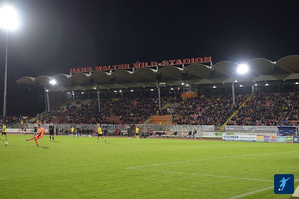 Sehr gut gefüllt was das Bayreuther Hans-Walter-Wild Stadion gegen Aufsteiger Hankofen. Der Aktion "Altstadt für alle gratis" sei Dank.