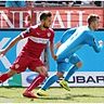 Einsatz in der dritten Liga: VfB-Profi Leitner (li.) gegen Gerrit Müller Foto Baumann