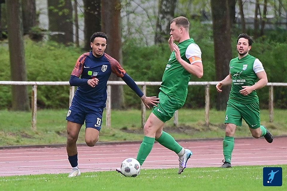 Malick Fall (li.) verlässt die Spandauer Kickers und wechselt in die Oberliga.