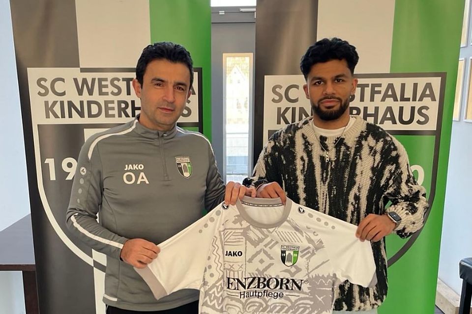 Omid Asadollahi, aktueller Co-Trainer und künftiger Chefcoach des SC Wesfalia Kinderhaus, mit seinem baldigen Spieler Asmar Paenda.