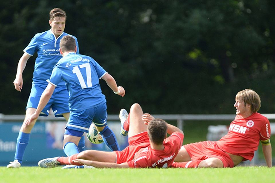 Blau gegen Rot, FC Neustadt gegen den FC Löffingen. Sind die Blauen nach 90 Minuten obenauf? | Foto: Patrick Seeger