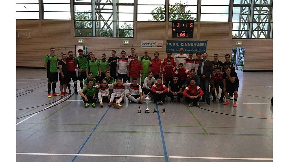 Sechs Teams aus Tschechien und Deutschland nahmen am internationalen Futsalturnier in Wackersdorf teil. Foto: TV Wackersdorf