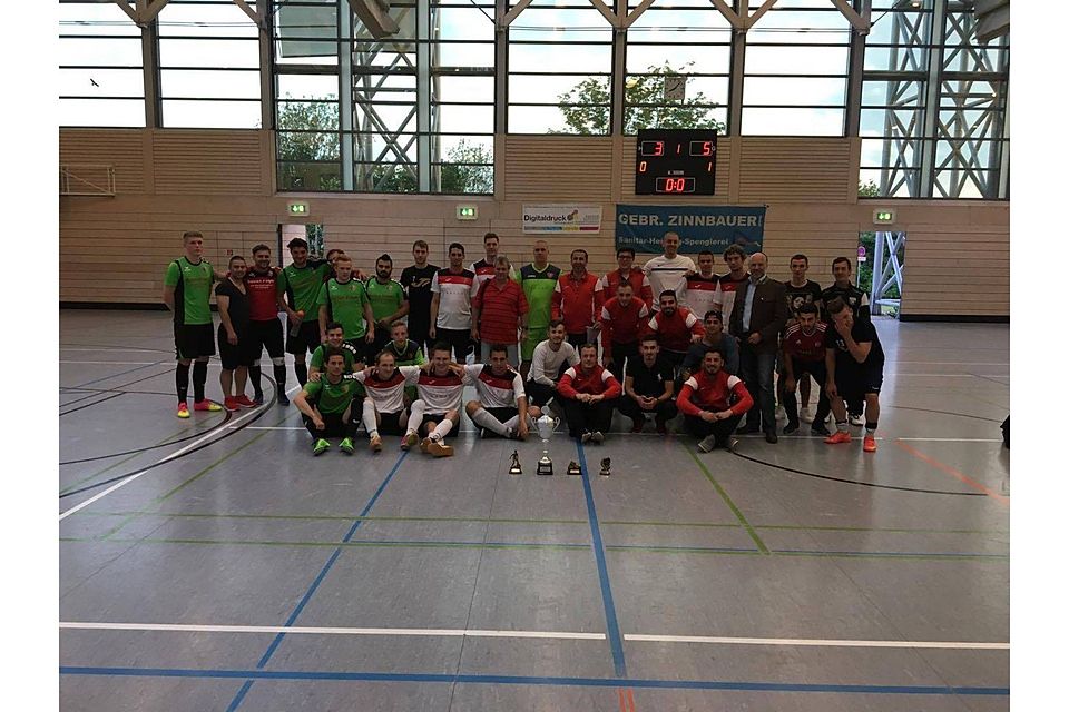 Sechs Teams aus Tschechien und Deutschland nahmen am internationalen Futsalturnier in Wackersdorf teil. Foto: TV Wackersdorf