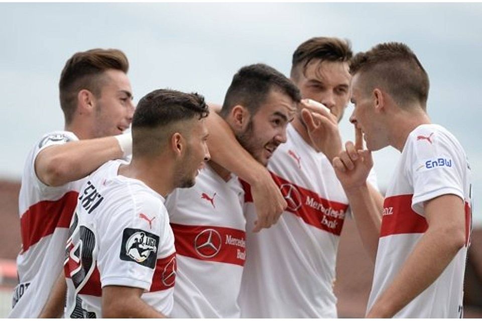 Die Spieler des VfB Stuttgart II feiern den 3:1-Sieg gegen die SG Sonnenhof Großaspach. Den FuPa-Stuttgart-Liveticker gibt es hier zum Nachlesen. Foto: Bongarts