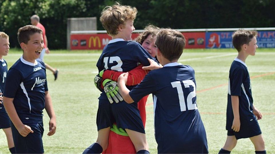 Grund zum Jubeln: Frankreich (JSG Osburg) setzte sich als Gruppensieger durch. Foto: Christian Thome