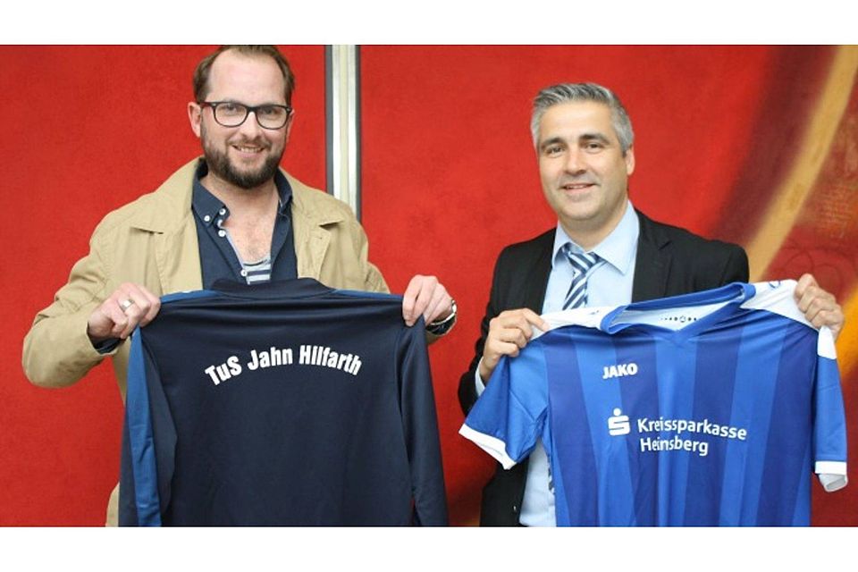 Zu sehen sind Jörg Markmann (TuS, links) und Michael Christ (KSK, rechts) auf dem Bild (v.l.n.r.)