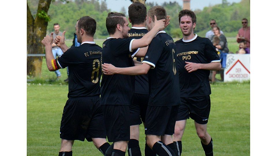 Jubeln durften die Kleinaitinger schon, aber nur über den Sieg gegen Lagerlechfeld. Doch im Rennen den Relegationsplatz sind immer noch zwei weitere Mannschaften mit von der Partie. Foto: Reinhold Radloff
