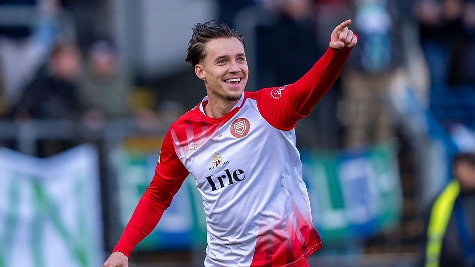 Die Sportfreunde Siegen feiern einen Sieg.