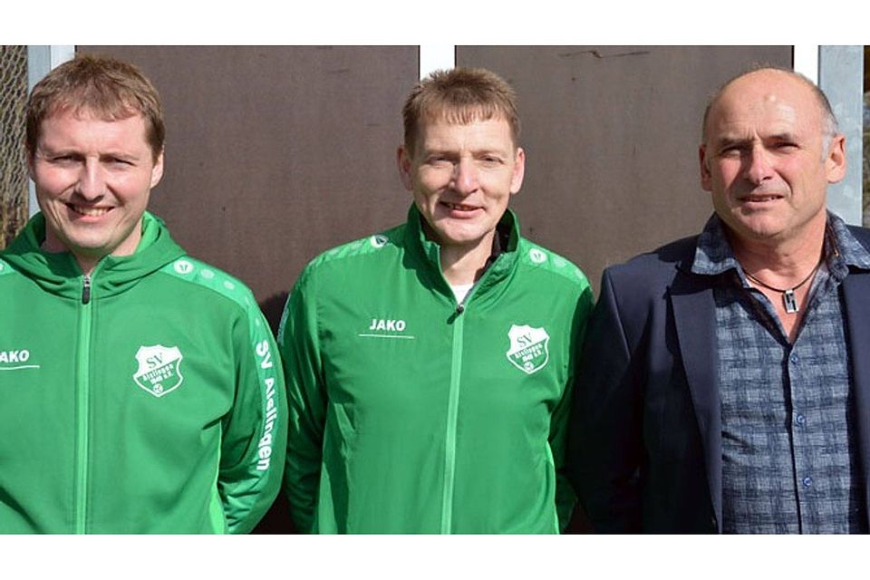 Neuer Aislinger Trainer zur nächsten Saison wird Falko Ballin. Das Bild zeigt bei der Präsentation (von links) den 2. Abteilungsleiter Stefan Uhl, Ballin und Abteilungsleiter Benno Sailer.