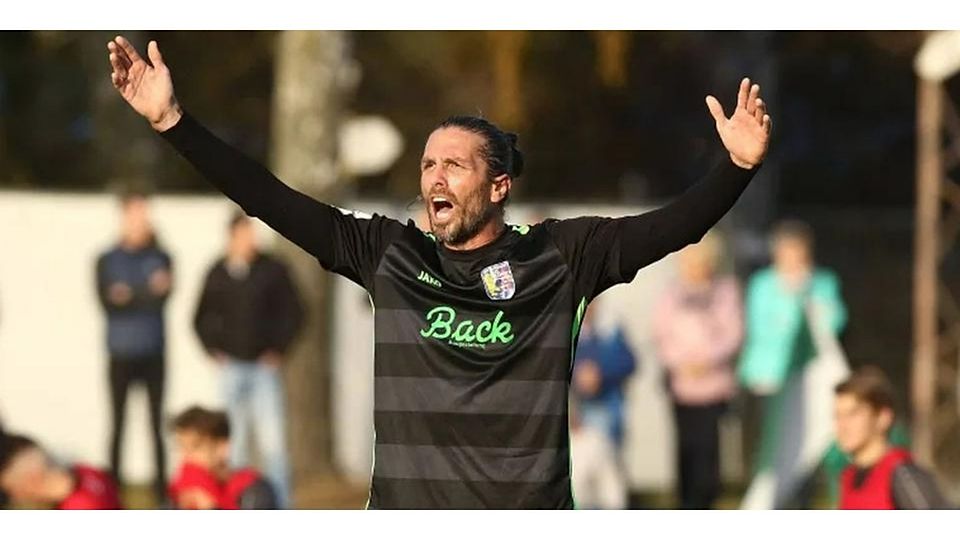 Gibt ab kommender Saison die Kommandos beim Fußball-Verbandsligisten SF/BG Marburg: Ex-Profi Daniel Vier (hier noch im Trikot von Eintracht Stadtallendorf) wird neuer Trainer der Blau-Gelben. © Weiss/Eibner-Pressefoto