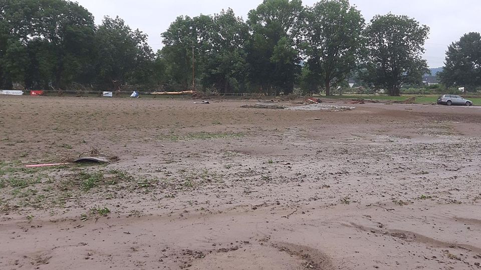 Der Platz von Rhein-Ahr Sinzig ist vollkommen zerstört.